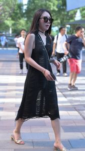 戴着墨镜的妹子(28P)[369M/JPG]