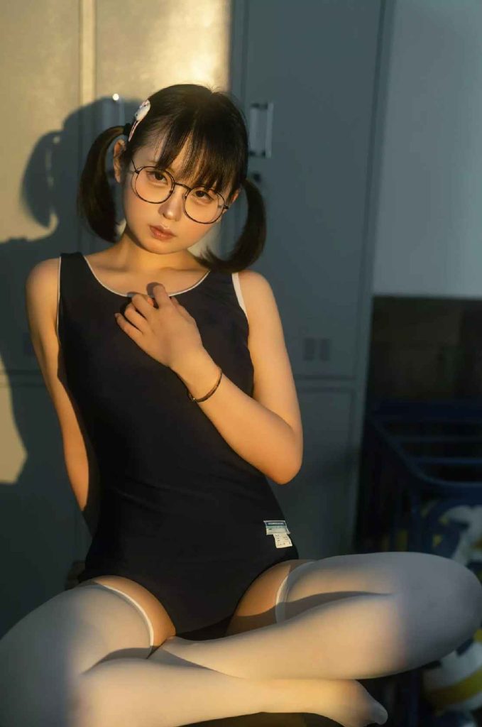 幼水铃衣 – 午间更衣室 [75P-227MB]