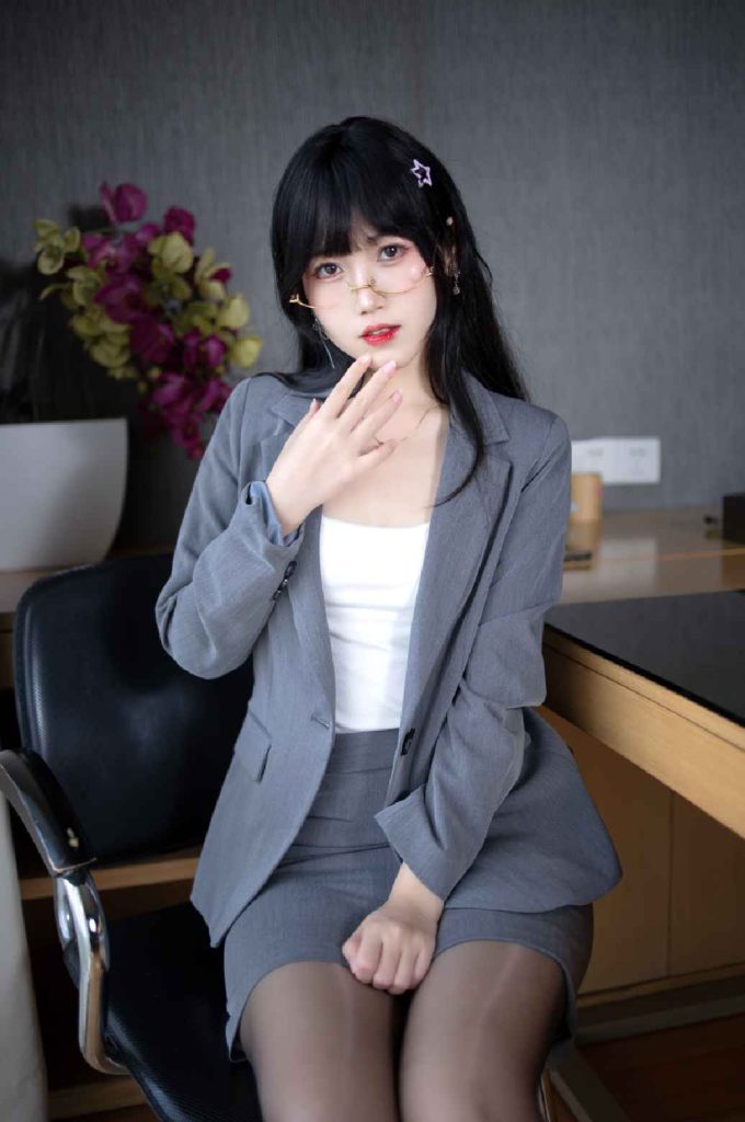不呆猫 NO.060 OL 顶头上司[91P1V-1.41GB]