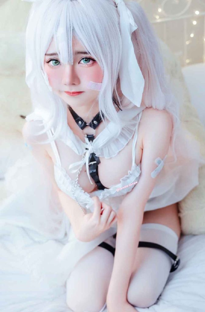 Sally Dorasnow – Hatsune [43P-377MB]