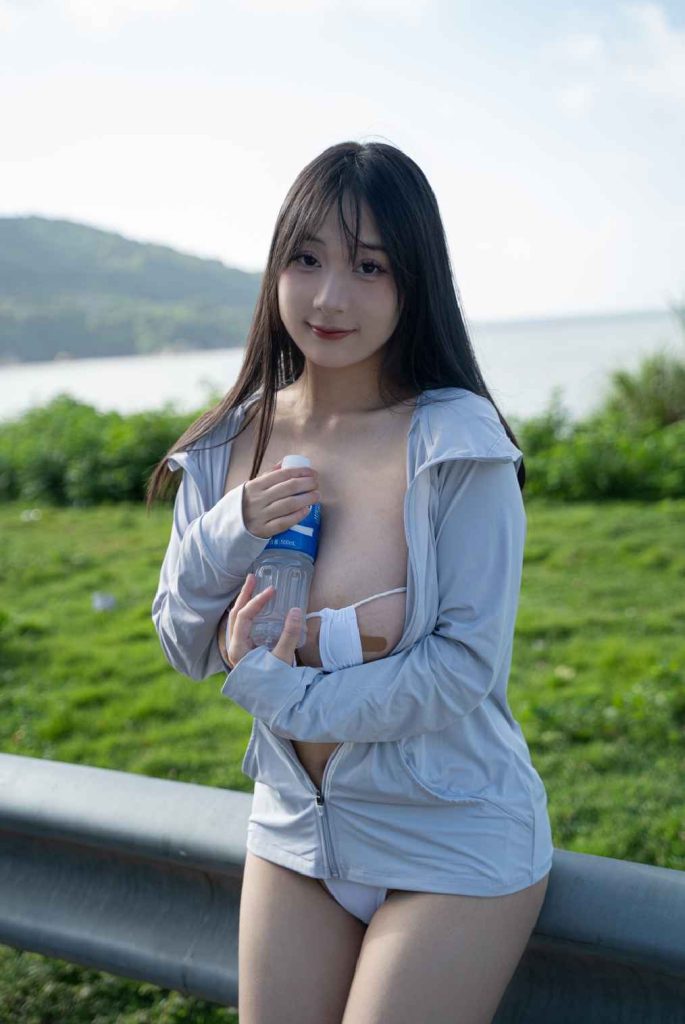 浅安安 – 环球之旅 [57P-251MB]