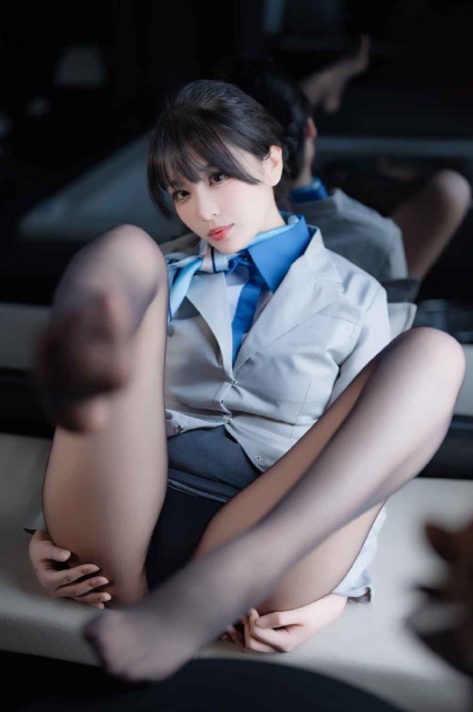 轩萧学姐 NO.064 生日作 空姐车库+黑丝+灰丝 [140P2V-7.81GB]