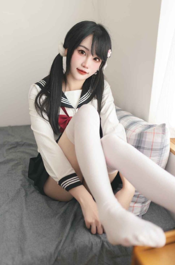 嗷呜酱 – 水手服 [48P-410MB]