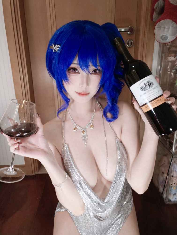 蜜汁猫裘 NO.123 碧蓝航线 圣路易斯礼服自拍 [16P1V-1.23GB]