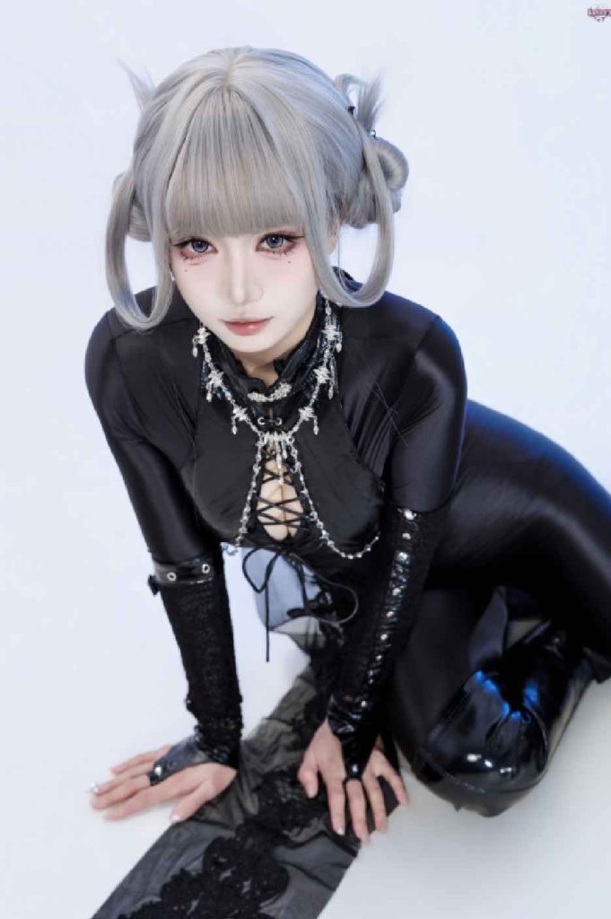 柒柒要乖哦 – NO.072 黑靡烟旗袍 [108P2V-1.88GB]