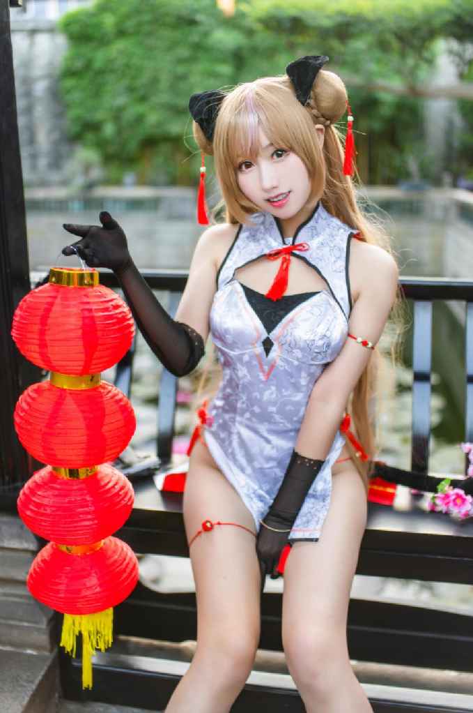 羽生三未 – NO.31 少女前线 Mk23 蜂糖花 [18P-323MB]